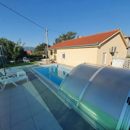 Holiday House Ruzic Semesterbostad Katuni